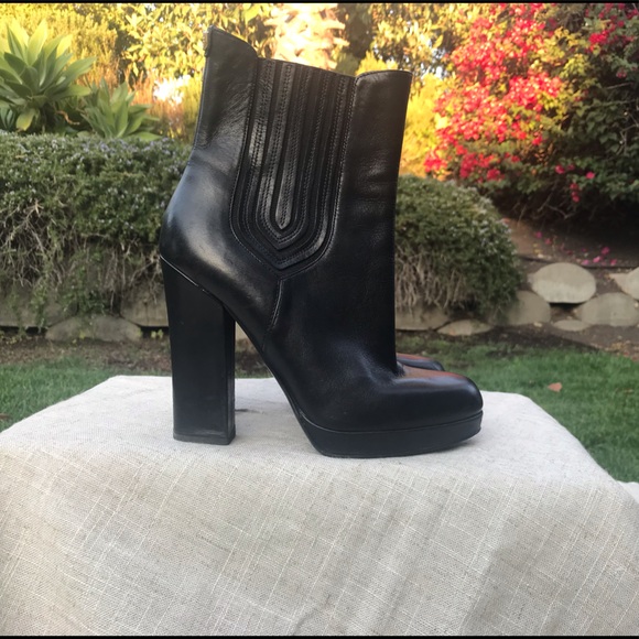 Guess Shoes - Guess heeled booties